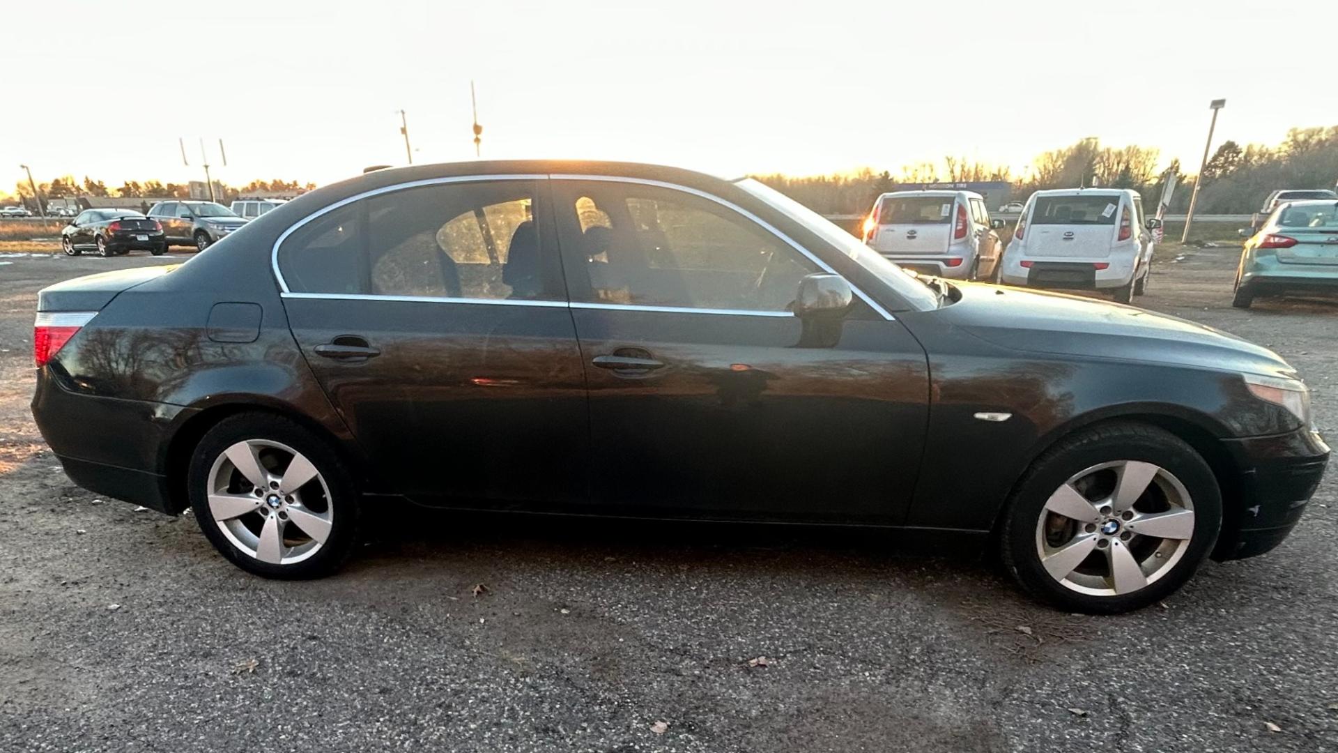 2007 Black BMW 5-Series 525xi (WBANF33547C) with an 3.0L L6 DOHC 24V engine, located at 17255 hwy 65 NE, Ham Lake, MN, 55304, 0.000000, 0.000000 - Photo#3